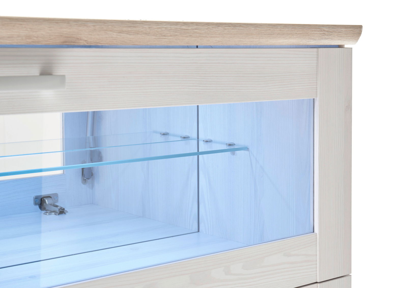 Detailansicht eines Barschrankes mit Glasregal und heller Holzoptik, seitliche Perspektive.