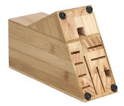 Messerblock aus Holz in schräger Perspektive, mit mehreren Schlitzen für Messer.