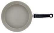 Pfanne Ceratal Comfort aus der Vogelperspektive mit grauer Antihaftbeschichtung und schwarzem Griff