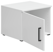 Weißer Aufsatzschrank mit geöffneter Tür und schwarzem Griff, seitliche Perspektive