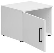 Weißer Aufsatzschrank mit geöffneter Tür und schwarzem Griff, seitliche Perspektive