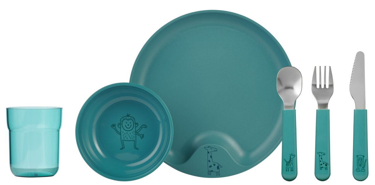 Kindergeschirr-Set 3-teilig in Türkis mit Tiermotiven, bestehend aus Teller, Schüssel, Becher und Besteck, frontal abgebildet.