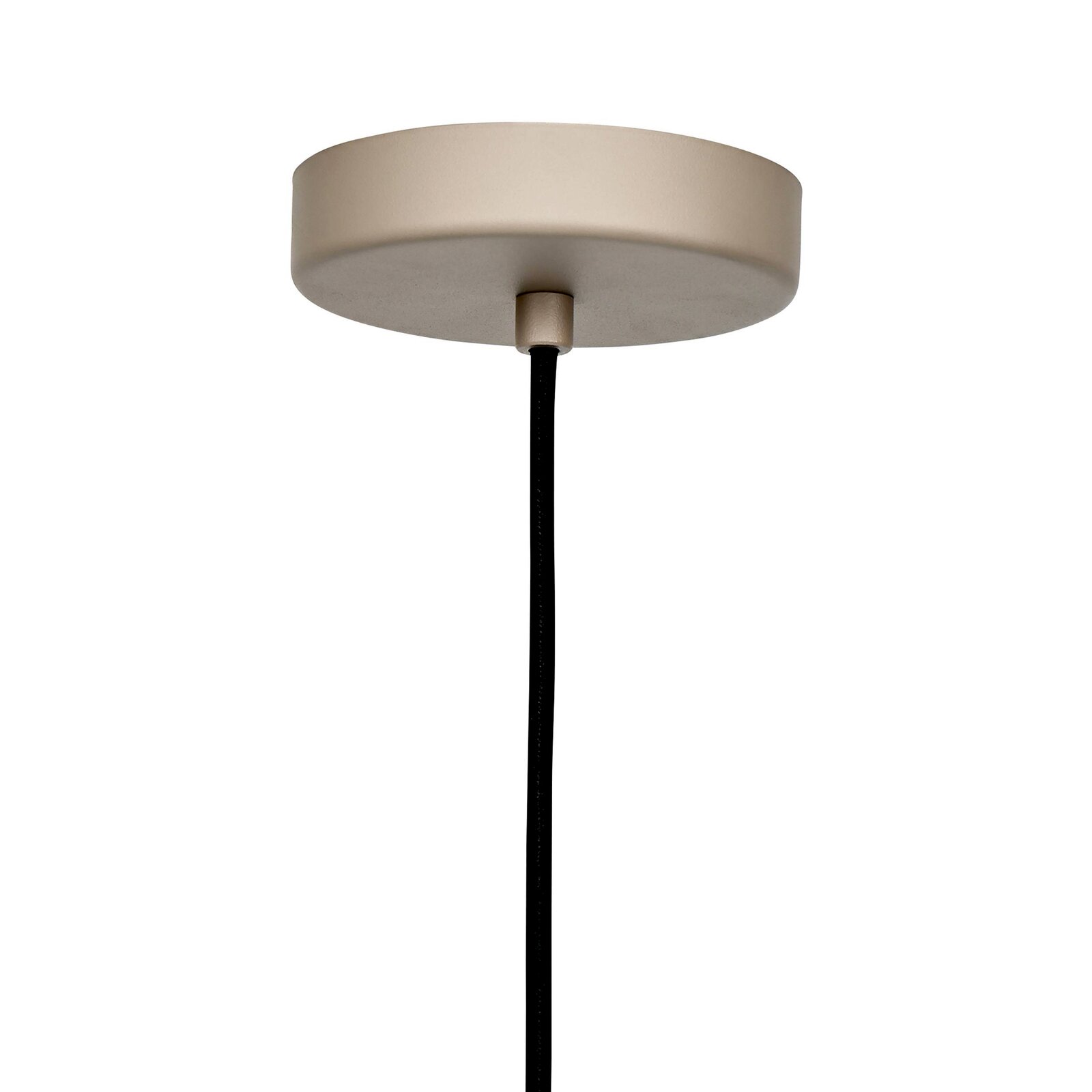 Nahaufnahme der Deckenhalterung einer Pendelleuchte mit schwarzem Kabel, beige Abdeckung, von unten betrachtet.