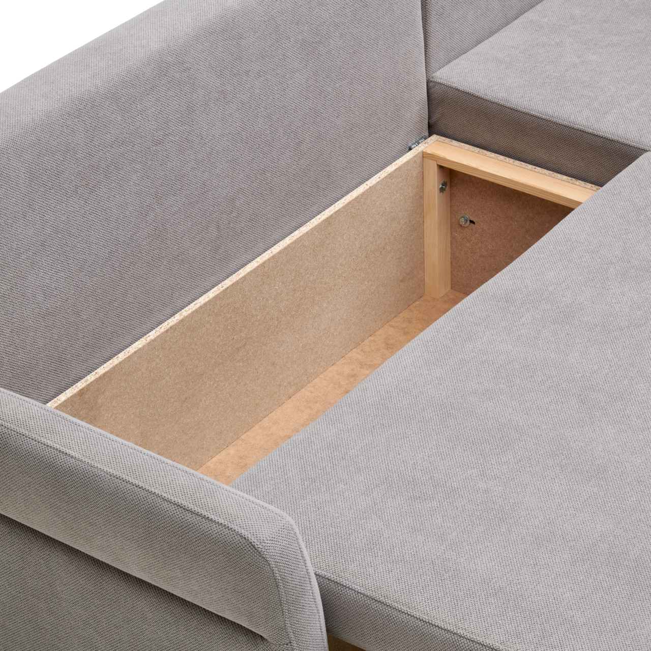 Detailansicht einer grauen Rundecke mit geöffneter Stauraumfunktion, von oben betrachtet.