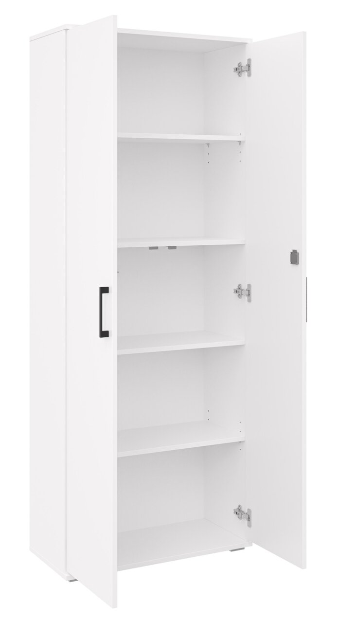 Witte, hoge opbergkast met geopende deur, zwarte handgrepen en meerdere legplanken, in een licht vooraanzicht schuin van links.