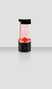 LED-Dekoleuchte mit schwarzem Sockel und transparentem Gehäuse, gefüllt mit roten Blasen, frontal betrachtet.