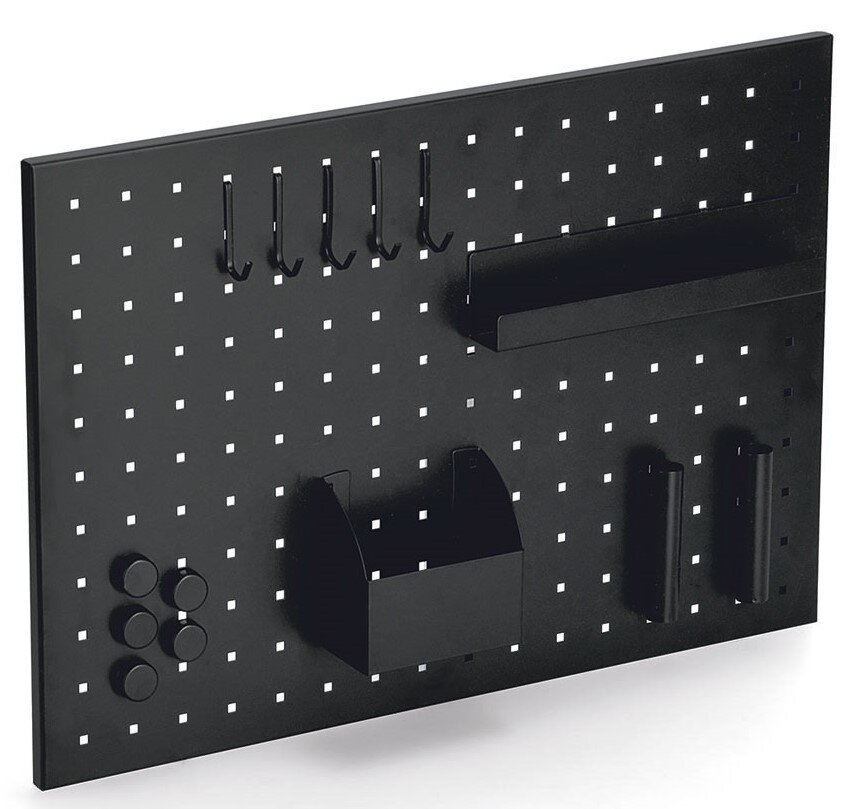 Schwarzes Memoboard mit Haken und Ablagen, seitliche Perspektive
