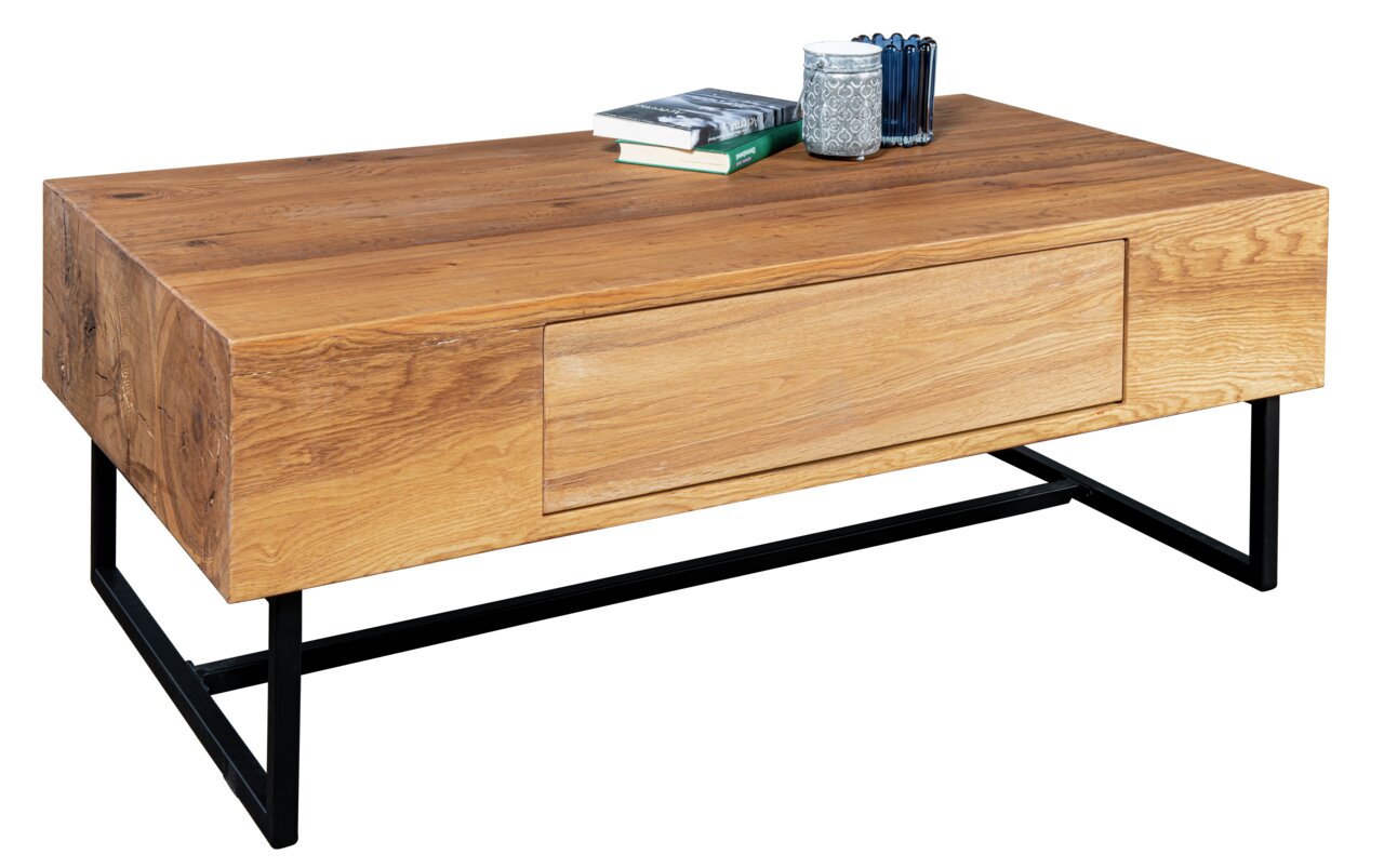 Moderner Couchtisch aus Holz mit schwarzem Metallgestell, seitliche Perspektive