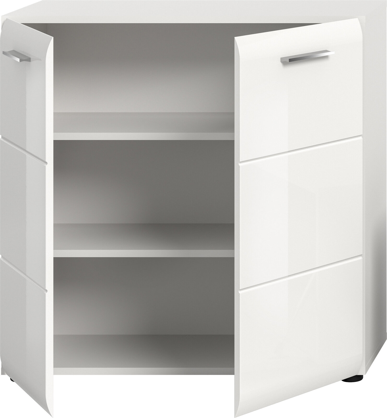 Weißer Badezimmerschrank/Unterschrank mit zwei Türen und silbernen Griffen, geöffnet mit sichtbaren Einlegeböden, Frontansicht in leichter Schrägperspektive.