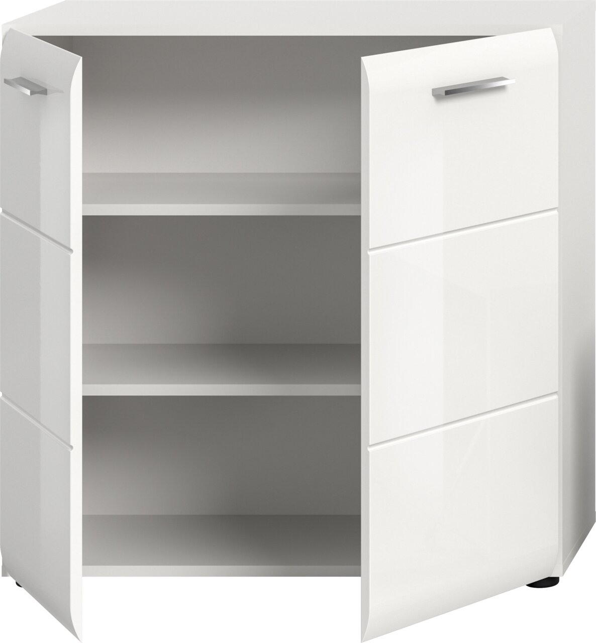 Weißer Badezimmerschrank/Unterschrank mit zwei Türen und silbernen Griffen, geöffnet mit sichtbaren Einlegeböden, Frontansicht in leichter Schrägperspektive.