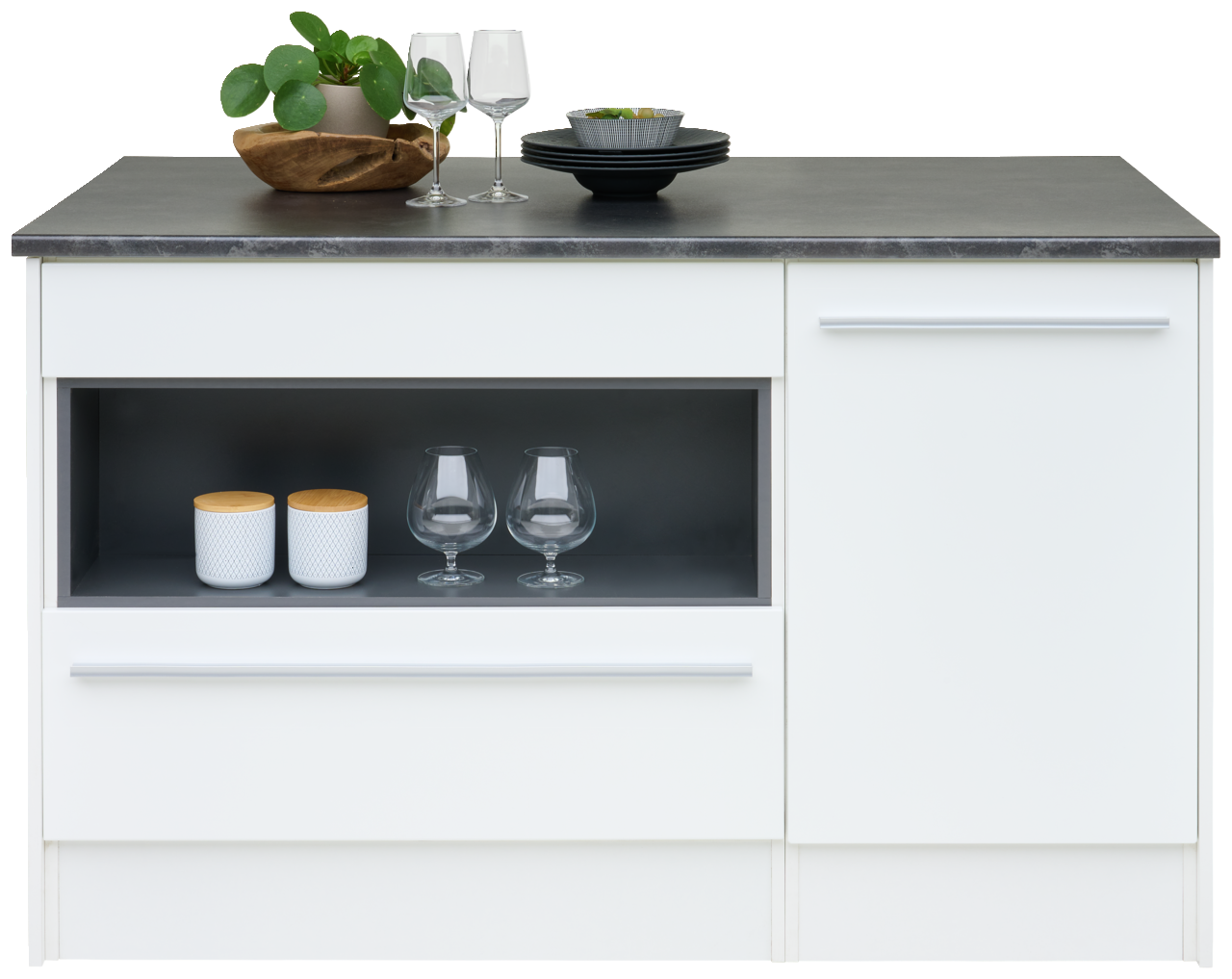 Kücheninsel in weiß mit dunkler Arbeitsplatte, dekoriert mit Pflanzen und Geschirr, Frontalansicht