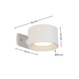 Weiße Akku-Wandleuchte mit zylindrischem Design, seitliche Perspektive, Maße: 9,3 cm Breite, 8 cm Tiefe, 4,5 cm Höhe, Durchmesser 7,6 cm.