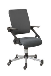 Moderne draaistoel voor jongeren, gezien vanuit de zijkant, met een ergonomisch ontwerp, een gestoffeerde zitting en rugleuning, en verstelbare armleuningen op wieltjes.