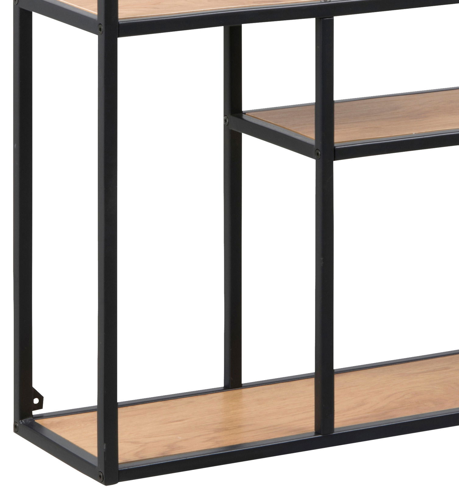 Nahaufnahme eines modernen Wandregals mit schwarzem Metallrahmen und Holzböden, seitliche Perspektive