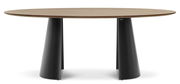 Runder Esstisch mit Holzplatte und konischen schwarzen Metallbeinen, Frontalansicht