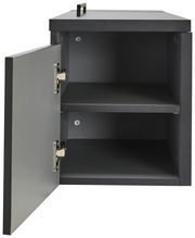 Schwarze Towerunit mit geöffneter Tür, zwei Regalfächer sichtbar, Perspektive von vorne.