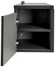 Schwarze Towerunit mit geöffneter Tür, zwei Regalfächer sichtbar, Perspektive von vorne.