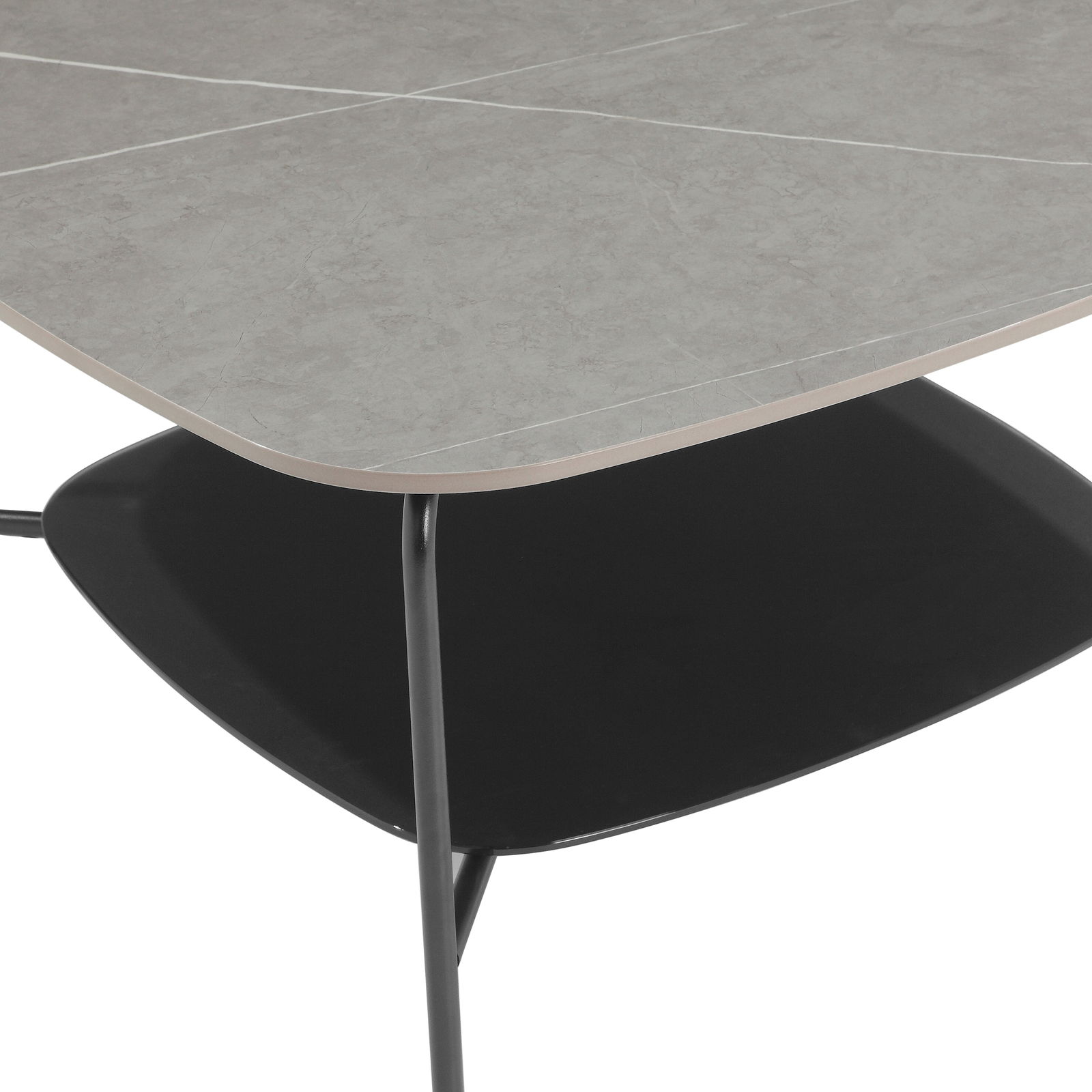 Nahaufnahme eines modernen Beistelltisches mit grauer Tischplatte und schwarzem Regalboden, seitliche Perspektive