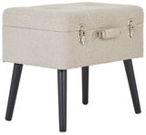 Kofferhocker in beige mit schwarzen Beinen, seitliche Perspektive