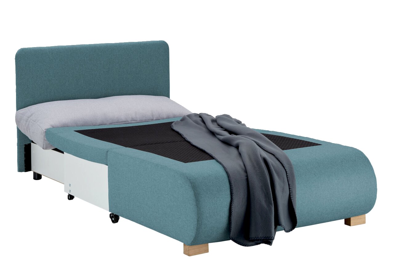 Funktionssessel in Türkis, umgewandelt in ein Bett mit grauer Decke und Kissen, seitliche Perspektive