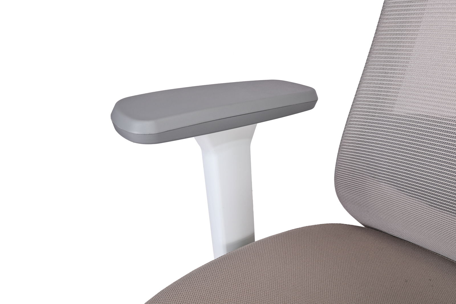 Nahaufnahme eines grauen Armlehne eines Drehstuhls, seitliche Perspektive