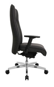 Seitenansicht eines XL-Drehstuhls mit hoher Rückenlehne und Armlehnen, auf einem stabilen Metallfuß mit Rollen.