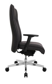 Seitenansicht eines XL-Drehstuhls mit hoher Rückenlehne und Armlehnen, auf einem stabilen Metallfuß mit Rollen.