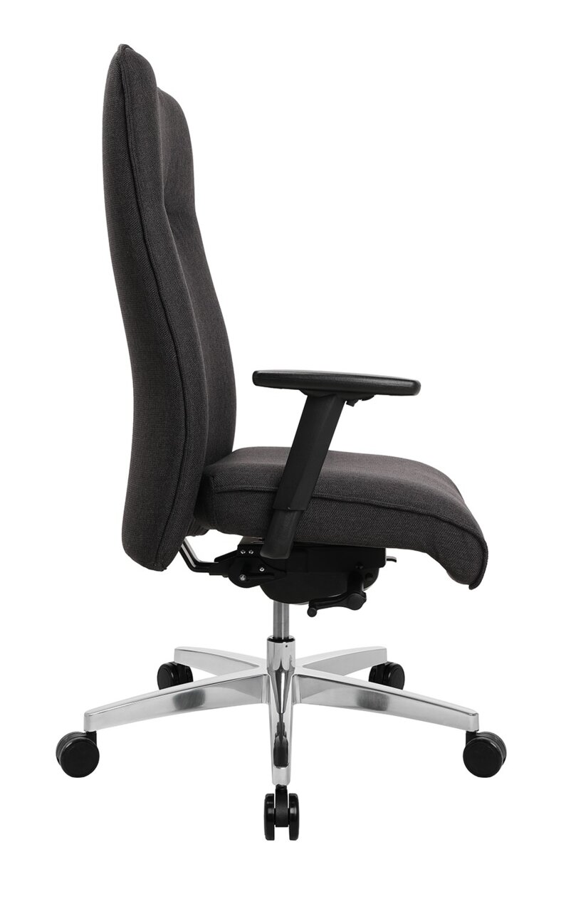 Seitenansicht eines XL-Drehstuhls mit hoher Rückenlehne und Armlehnen, auf einem stabilen Metallfuß mit Rollen.