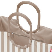 Nahaufnahme einer beige-weiß gestreiften Stofftasche mit zwei runden, geriffelten Tragegriffen und Reißverschlussfach, frontal aus leicht schräger Perspektive