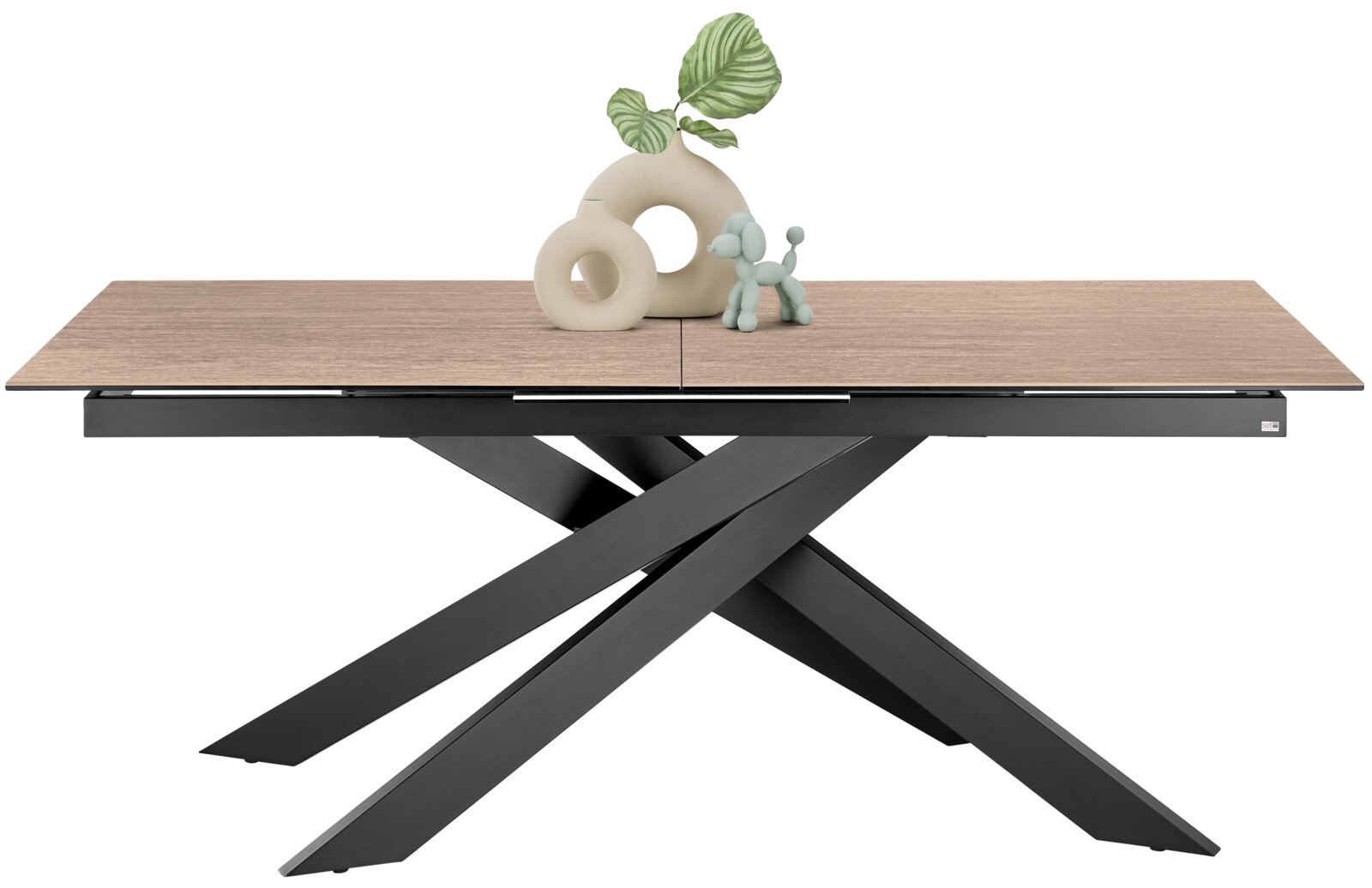 Moderner Esstisch mit Holzplatte und schwarzem, gekreuztem Metallgestell, seitliche Perspektive