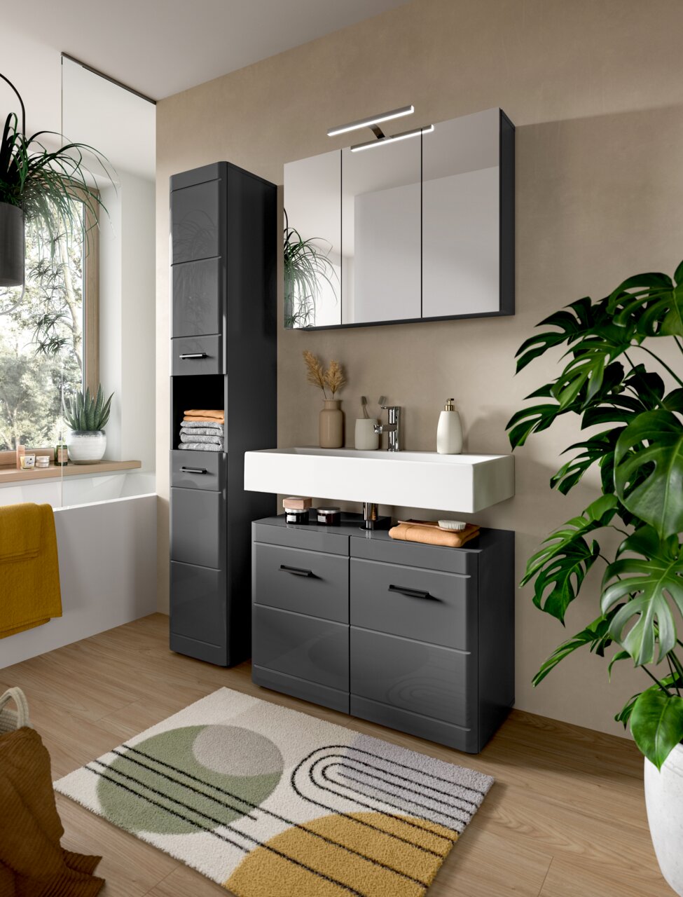 MID.YOU Waschbeckenunterschrank SOFT Moderner Waschbeckenunterschrank in Anthrazit mit vier Schubladen, frontal fotografiert in einem stilvoll eingerichteten Badezimmer.