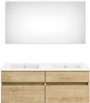 Frontansicht einer modernen Badkombination mit zwei Waschbecken und einem großen Spiegel, Holzoptik.