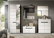 Modernes Flurmöbel-Set in Weiß mit Garderobenschrank mit Spiegel, Wandgarderobe und Schuhbank sowie Kommode mit Spiegel vor grauer Wand, frontale Perspektive.