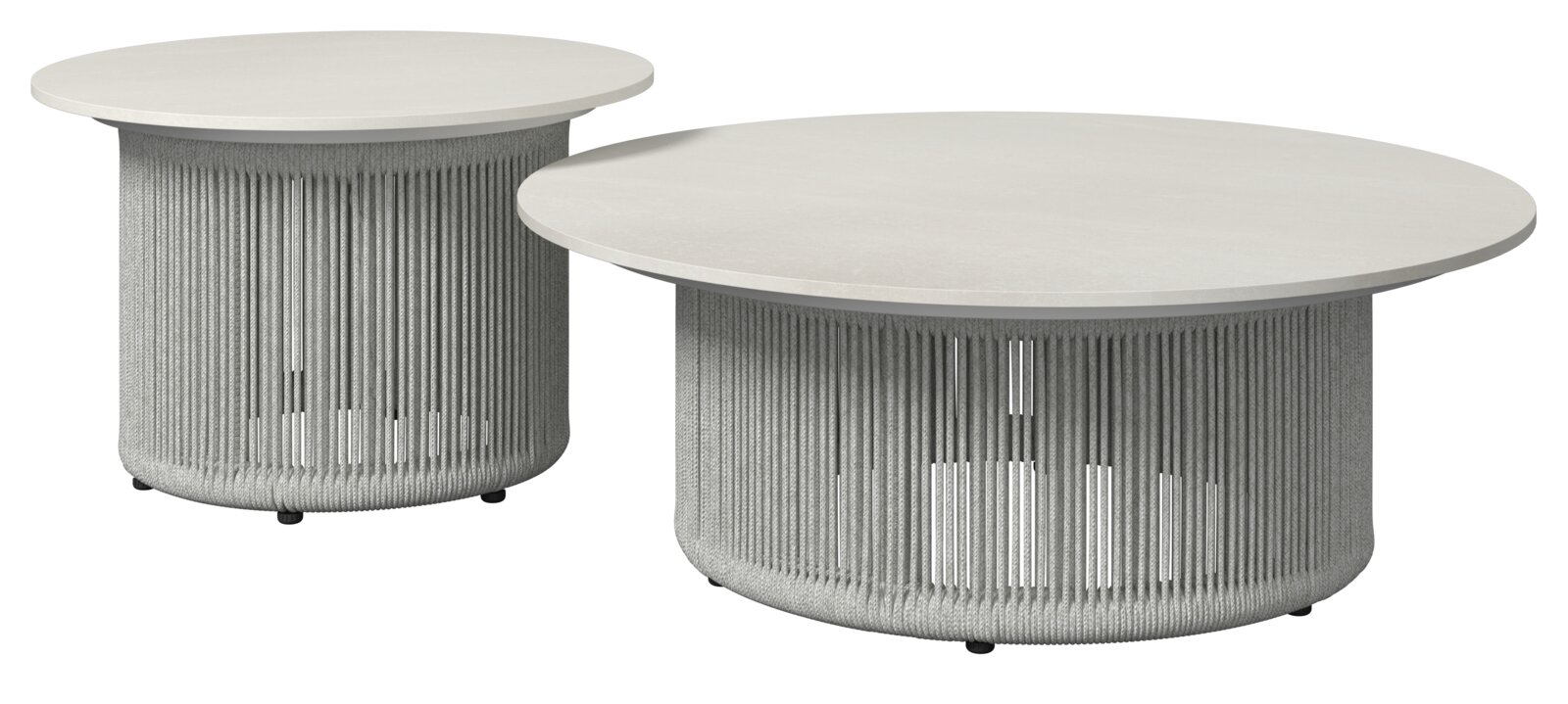 Zwei runde Beistelltische mit geflochtenem Seil-Design und glatter Tischplatte, seitliche Perspektive.