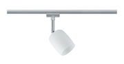Moderner Schienenspot Blossom in seitlicher Perspektive mit weißem Lampenschirm und silberner Halterung.