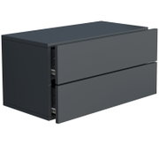 Dunkelgrauer, minimalistischer Schubladenschrank mit zwei breiten Schubladen, obere Schublade leicht geöffnet, Ansicht schräg von vorne links.