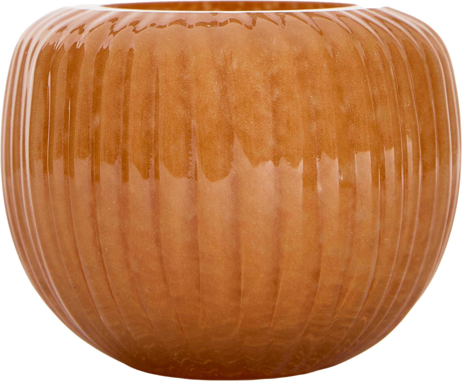 Bauchige Vase aus orangebraunem Glas mit glänzender Oberfläche und vertikaler Rillenstruktur, frontal in leichter Draufsicht vor weißem Hintergrund
