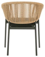 Rückansicht eines Gartensessels mit geflochtener Rückenlehne und dunklem Gestell