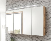 Spiegelschrank mit drei Türen, Holzrahmen und integrierter Beleuchtung, seitliche Perspektive