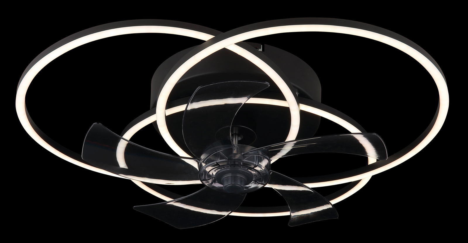 Moderner Deckenventilator mit LED-Leuchtringen, von unten betrachtet