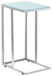 Moderner Beistelltisch mit Glasplatte und Metallrahmen, seitliche Perspektive