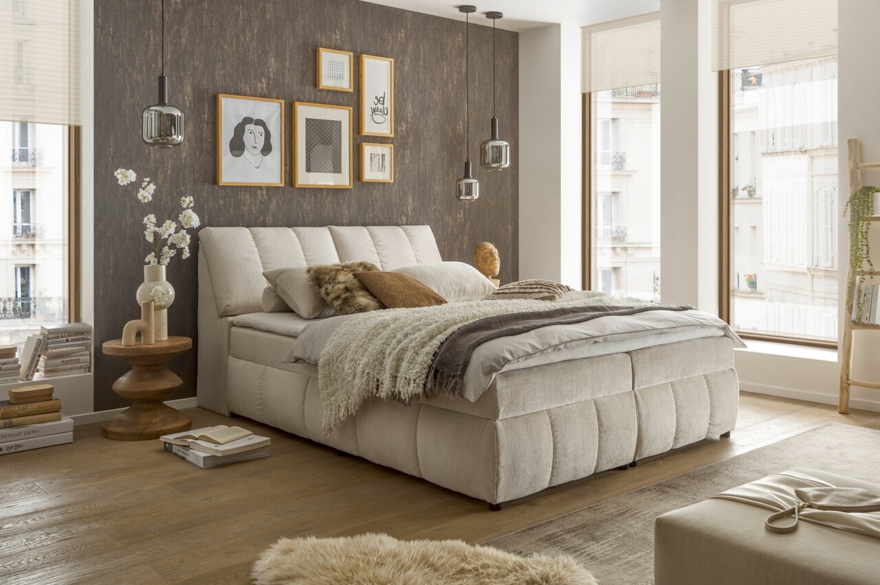Z2 Boxspringbett VALENCIA Gemütliches Boxspringbett VALENCIA in einem modernen Schlafzimmer, seitliche Perspektive