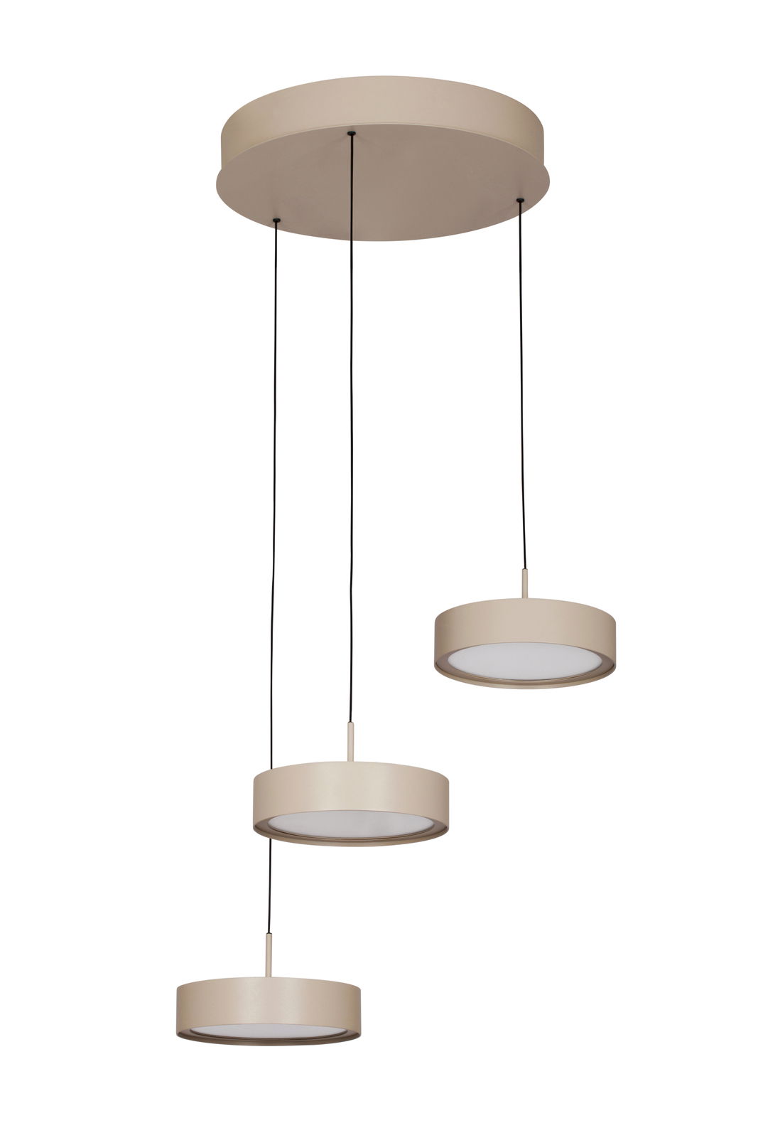 Moderne LED-Hängeleuchte mit drei runden, beige-farbenen Lampenschirmen, die an dünnen Kabeln von einer runden Deckenhalterung hängen. Seitenansicht.