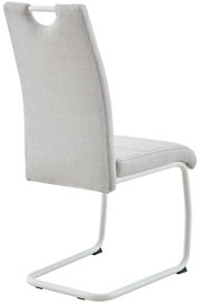 Gepolsterter Freischwinger-Stuhl in Hellgrau mit weißem Metallgestell und Griffausschnitt an der Rückenlehne, Ansicht schräg von hinten links