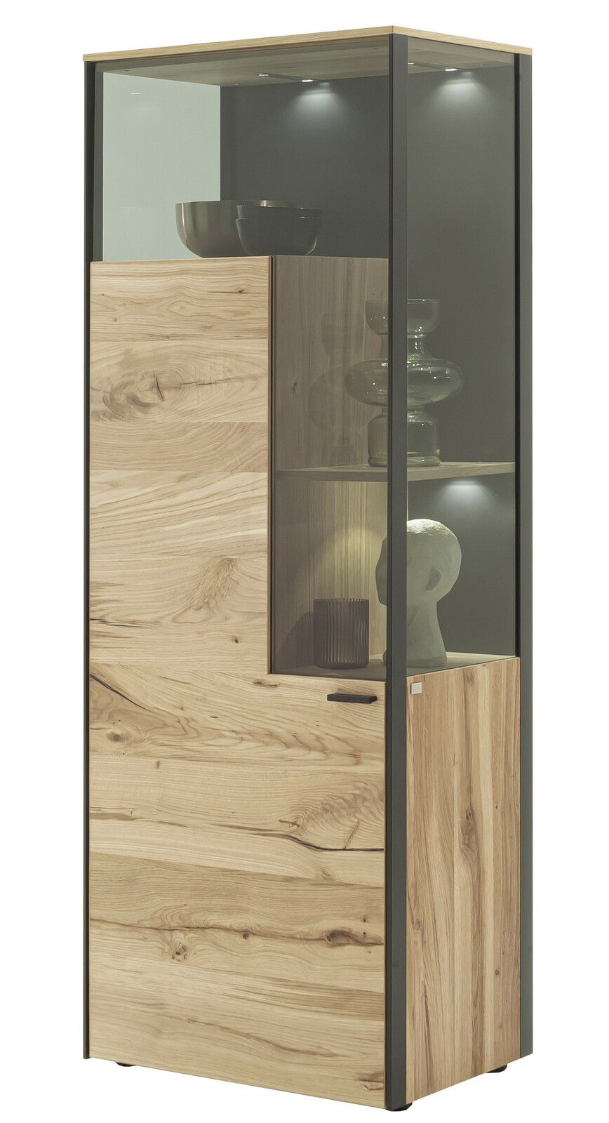 Vitrine ANDRA aus Holz mit Glaselementen, seitliche Perspektive