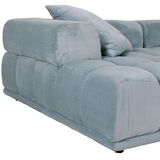 Großes, modernes Big-Sofa in hellblauem Stoffbezug, seitliche Perspektive mit Kissen.