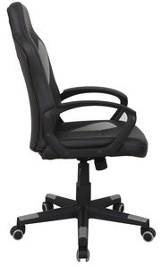 Seitliche Ansicht eines schwarzen Gaming-Stuhls mit Armlehnen und Rollen.