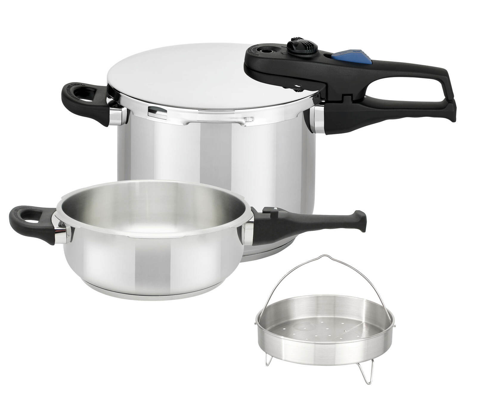 Schnellkochtopf-Set, bestehend aus einem großen und einem kleinen Topf mit schwarzen Griffen, einem Deckel mit Sicherheitsventil und einem Dampfgarer-Einsatz, seitliche Perspektive.