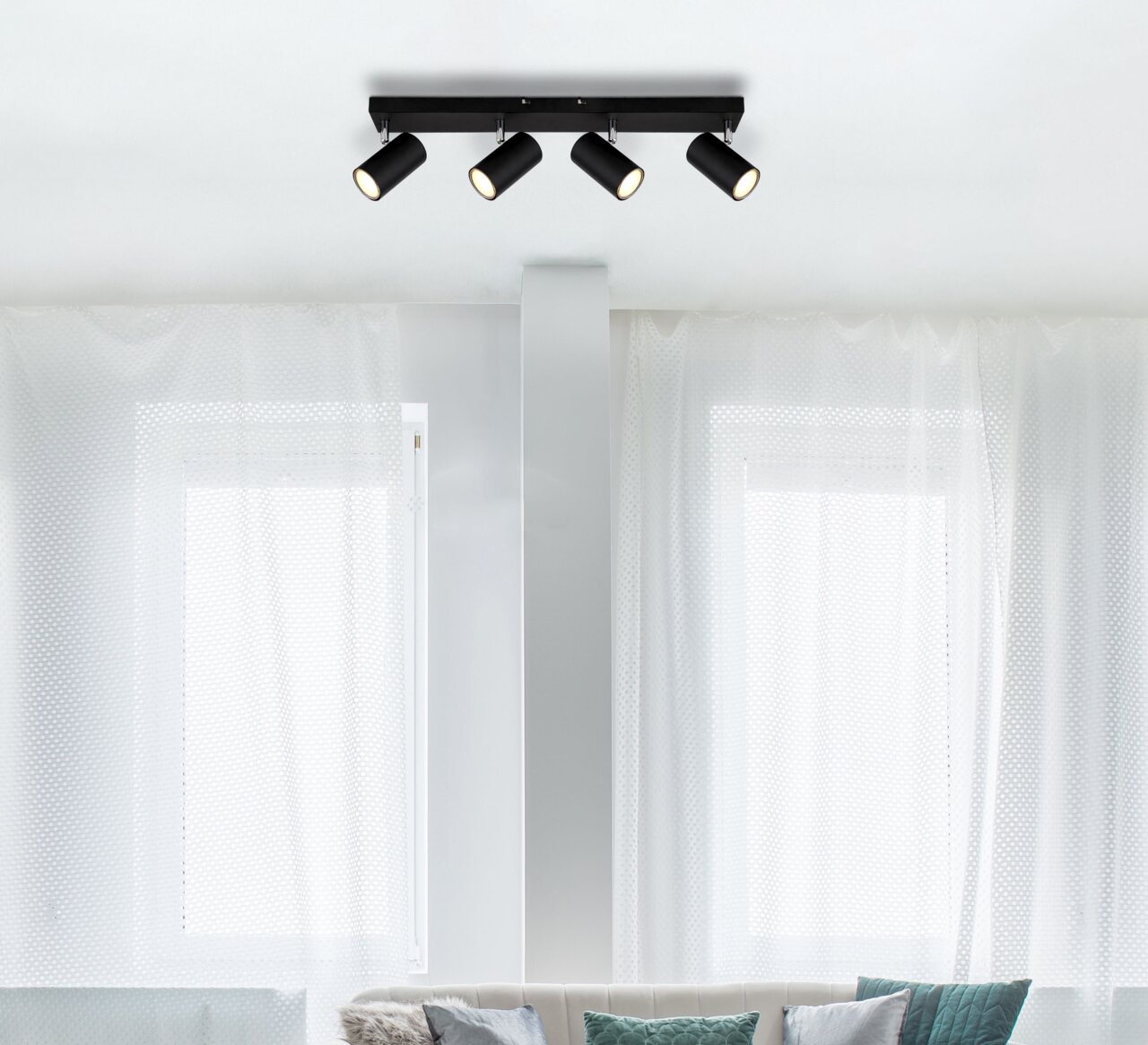 Globo Lighting Strahler ROBBY Moderner schwarzer Deckenstrahler mit vier verstellbaren Spots, Perspektive von unten.