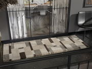 Moderner Teppich in rechteckiger Form mit geometrischem Muster in Beige- und Brauntönen, auf dunklem Boden vor einer Glaswand platziert, Perspektive von oben.